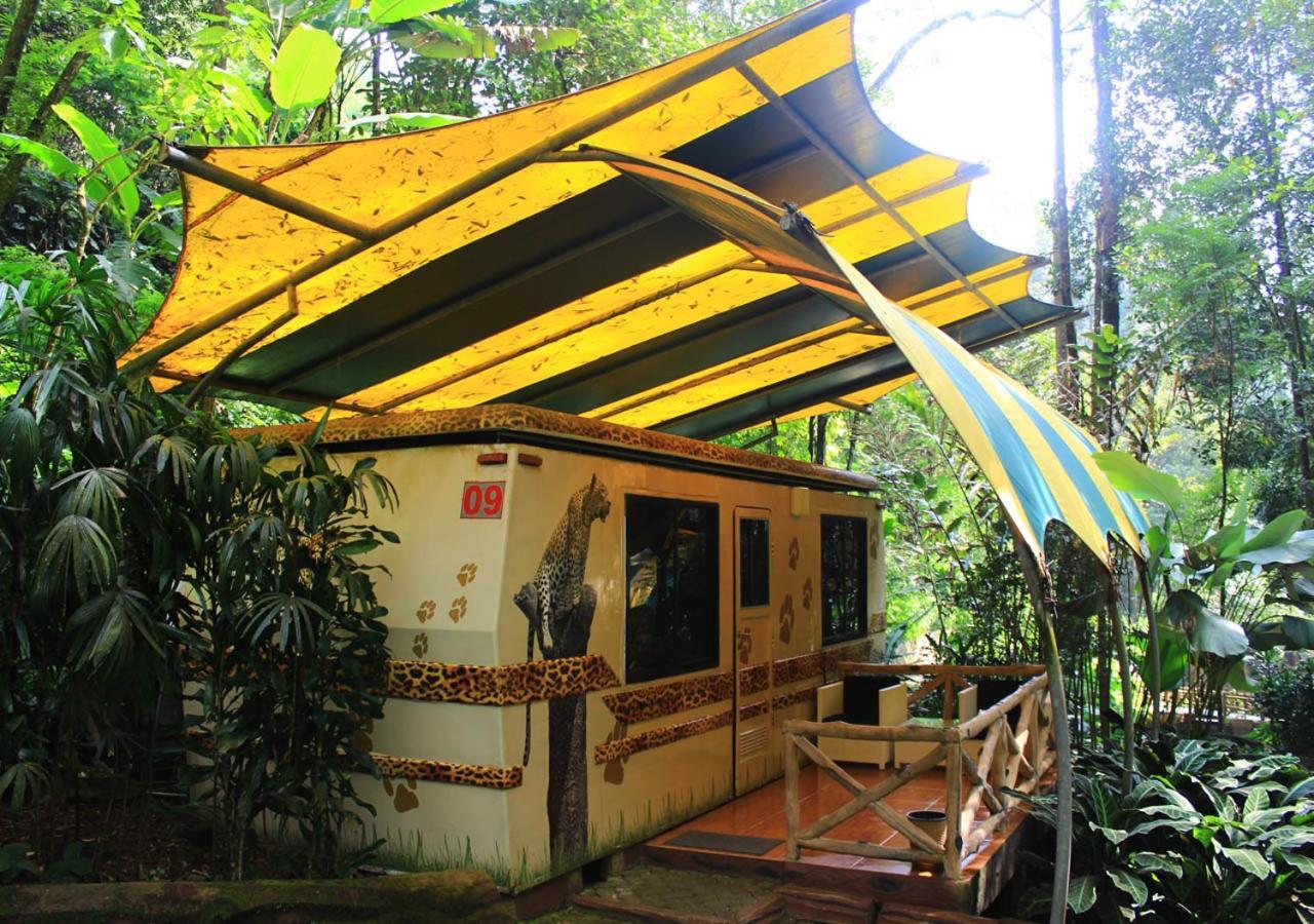 Safari Resort Puncak Exterior foto